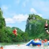 Sông chày hang tối