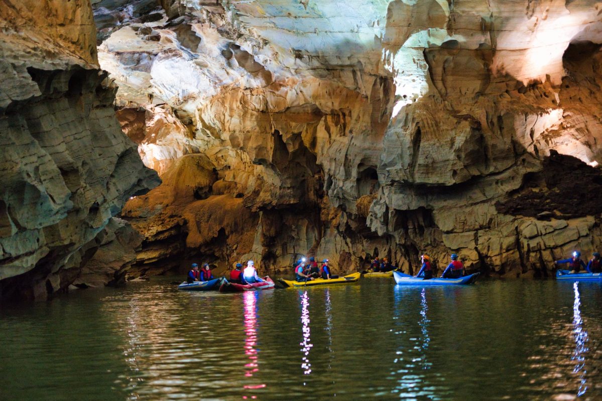 Tour Khám Phá Động Phong Nha 1500m Về Đêm